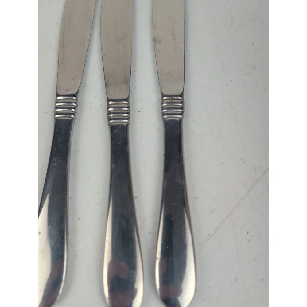 Oneida Banbury Stainless Flatware Lot Of 5 Butter Knives  3 Band